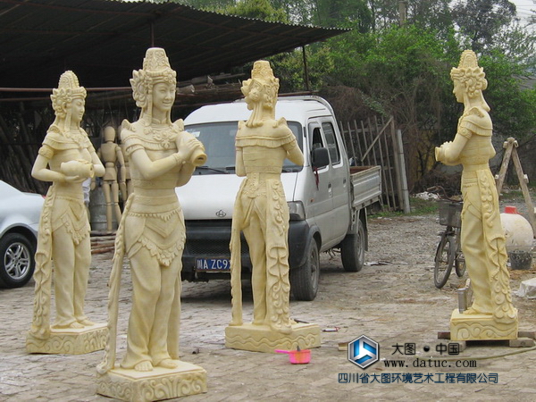 东南亚砂岩人物雕塑