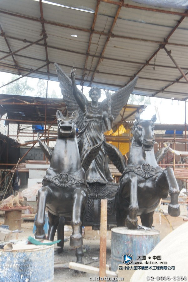 西安飞马人物铸铜雕塑-地产景观雕塑